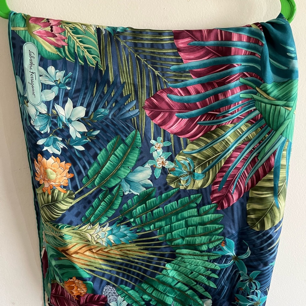 100% silk - Picture 3 of 4